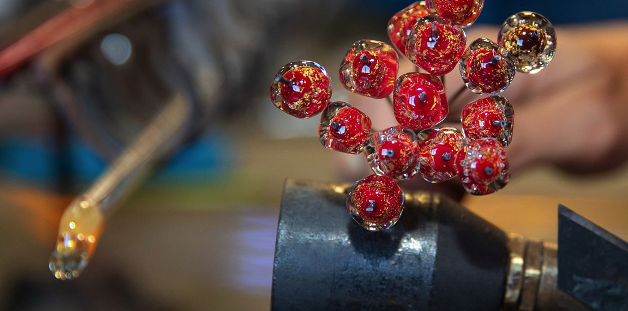 Perles émaillées avec inclusion de verre et d'or